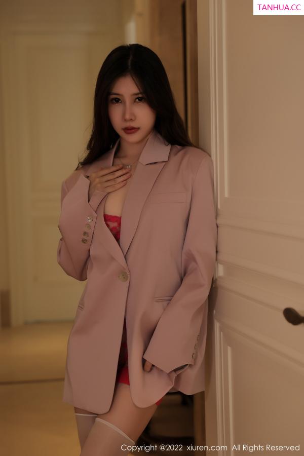 尹甜甜  [XiuRen]高清写真图 2022.12.05 No.5951 尹甜甜 海南旅拍第3张图片